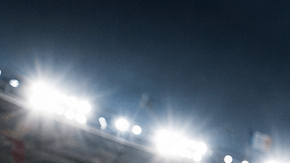 Dos futbolistas de Francia e Inglaterra de espaldas ingresan al estadio antes del partido por el tercer puesto del Mundial 2026
