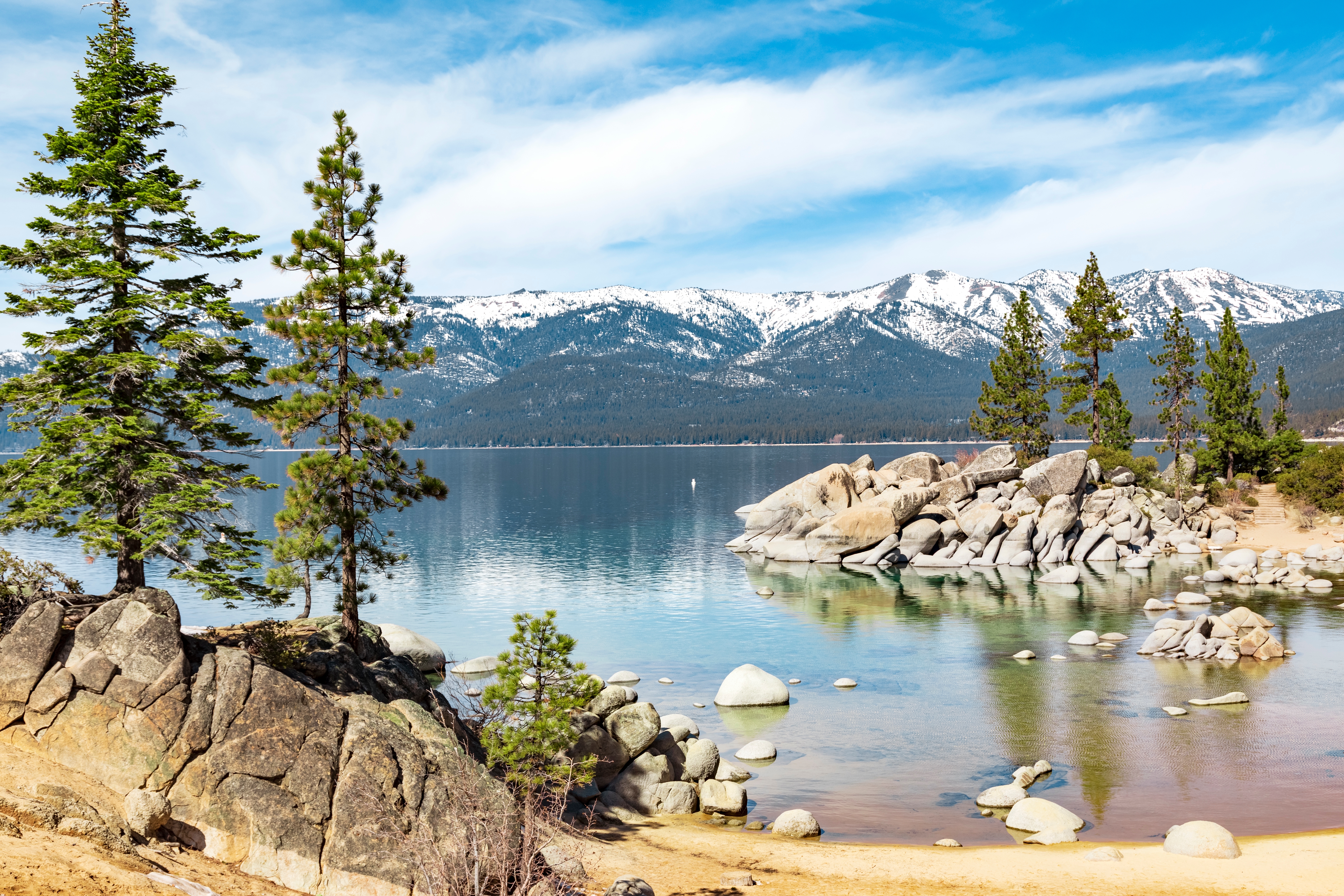 Ingeniero de Amazon muere ahogado en el lago Tahoe tras nadar en sus aguas heladas
