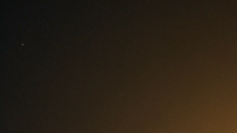 Los satélites de Starlink constantemente deben alterar su órbita para no chocar contra basura espacial