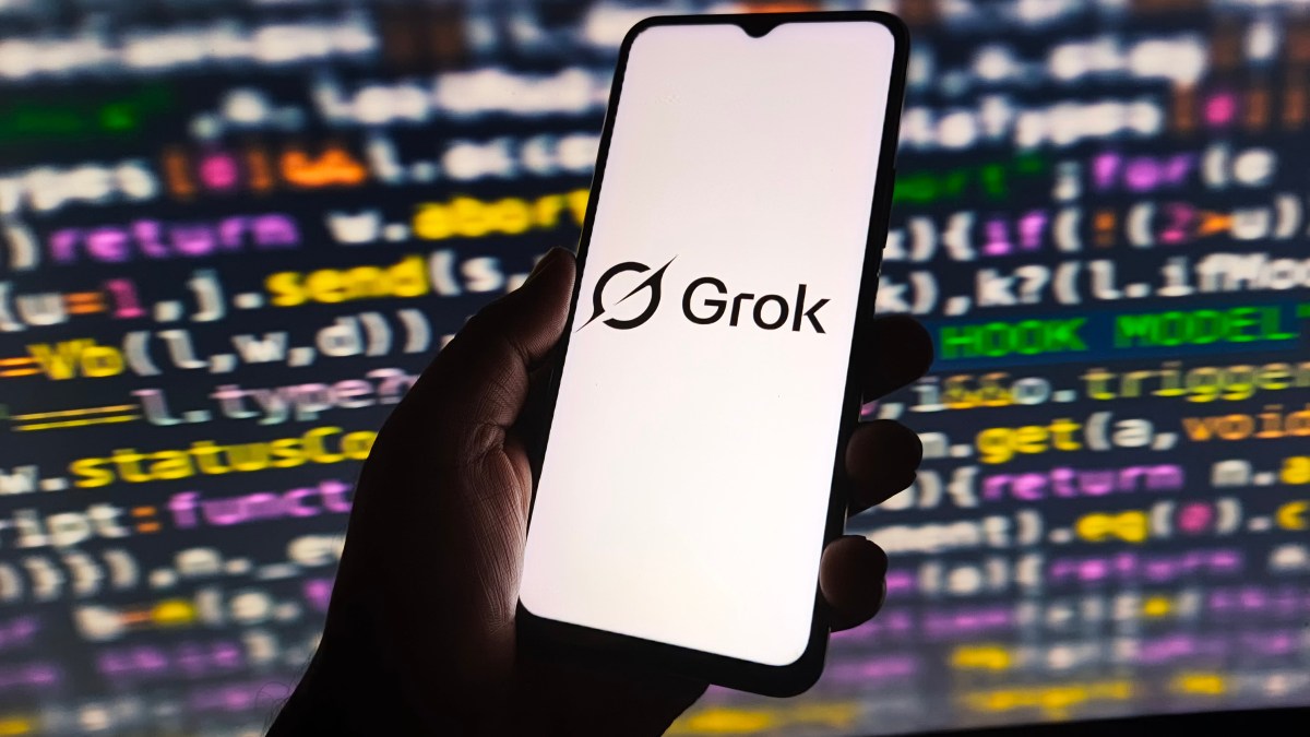 Grok 4.5 le apunta al trono de Claude en programación