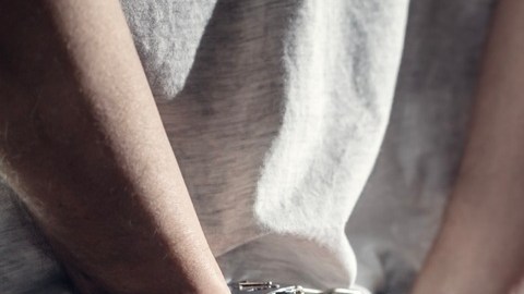 El acusado fue identificado como Tsegaab Ademassu Binessu, quien enfrenta tres cargos de asesinato en segundo grado con intención