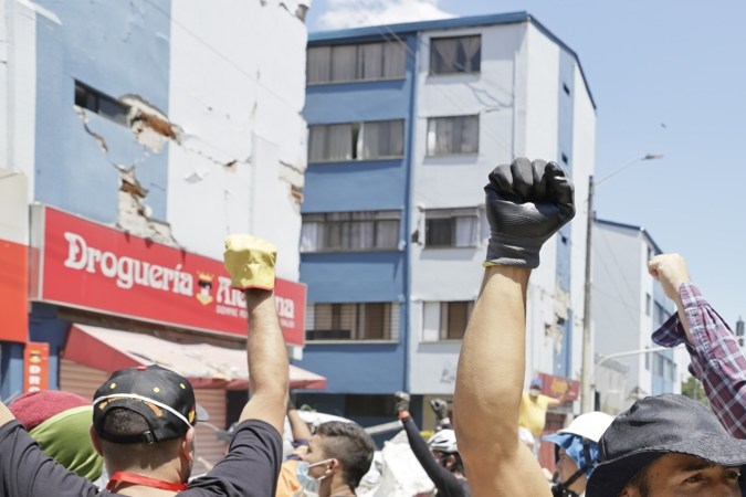Presidente de Colombia decreta tres días de duelo nacional por fallecidos en el terremoto