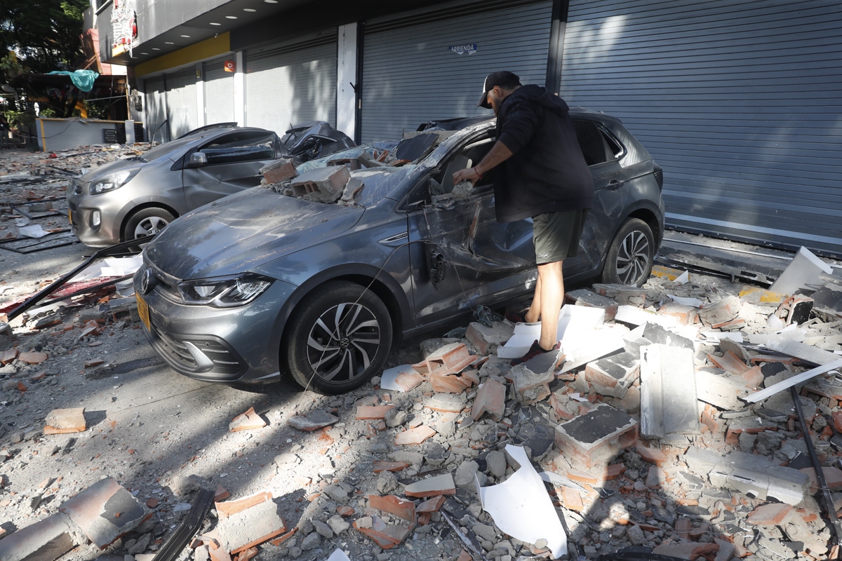 Presidente de Colombia convoca a un comité de emergencia para atender los daños del terremoto de 7.4 grados