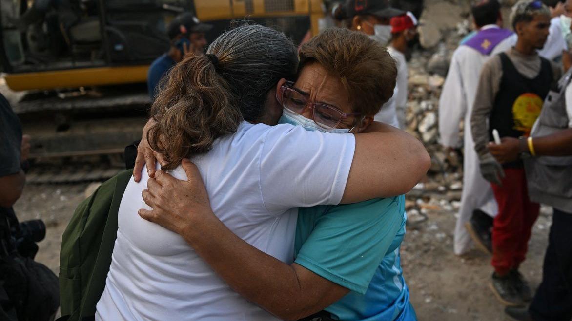 "La culpa del sobreviviente": los retos de dar ayuda psicológica a las víctimas de los terremotos de Colombia y Venezuela