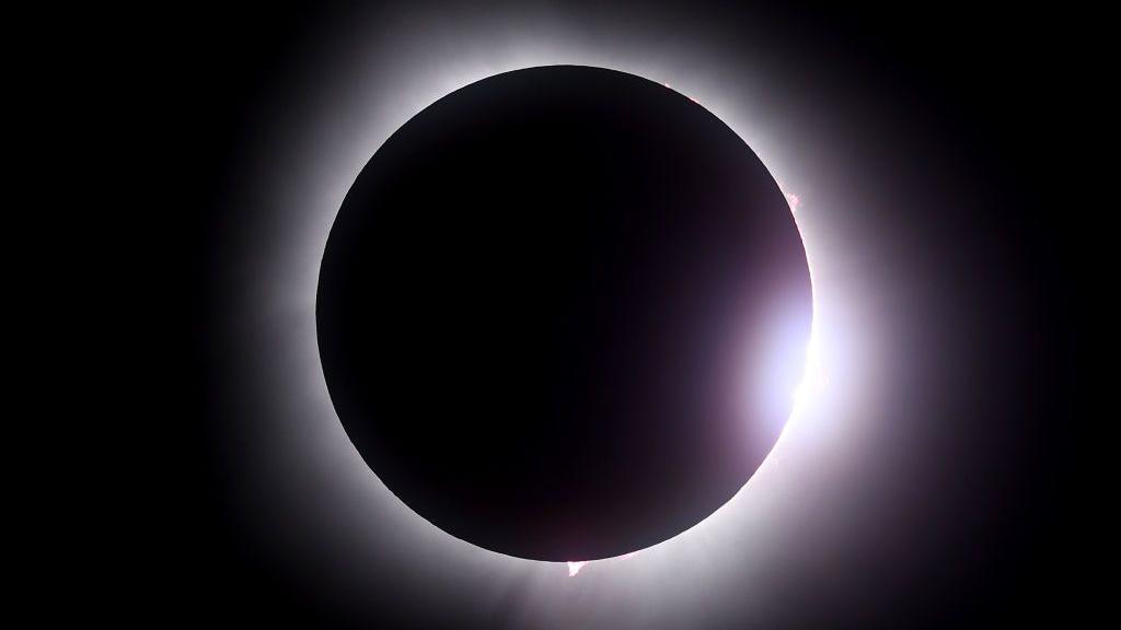 "Una auténtica rareza astronómica": la inusual trilogía de eclipses que se verá desde España