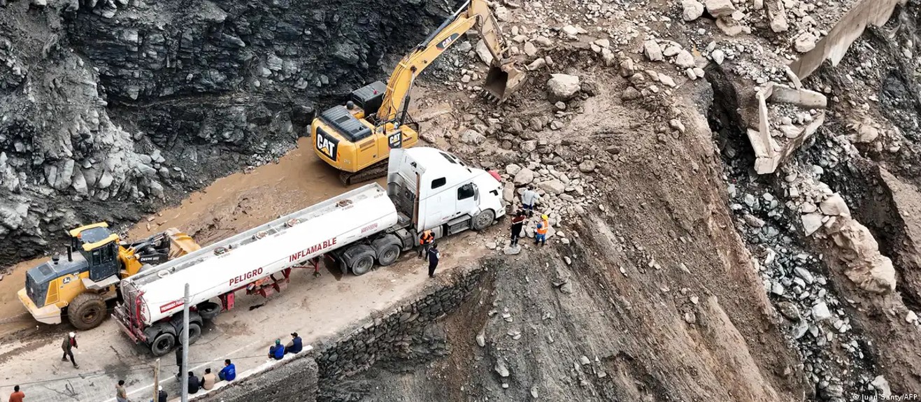 Perú declara emergencia en cinco distritos afectados por terremoto de 7.2