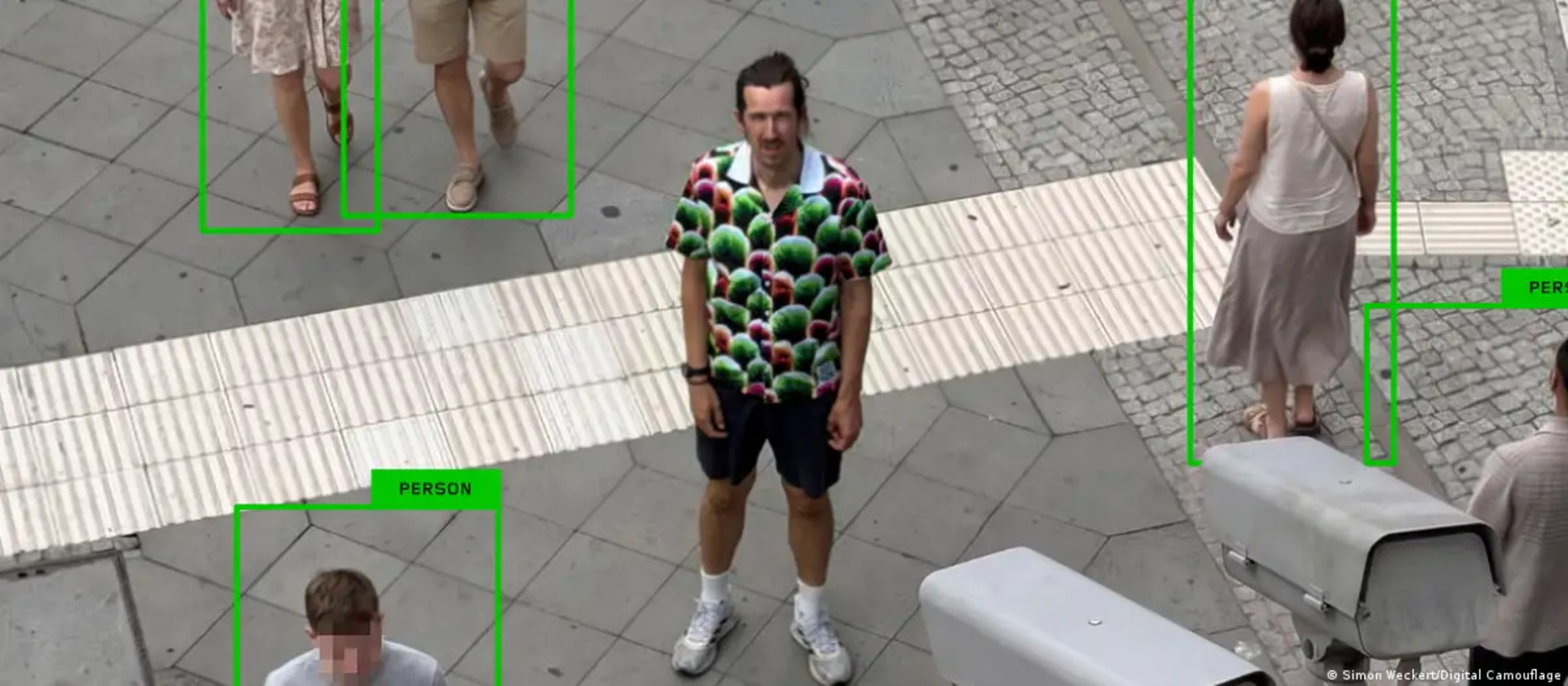 Digital Camouflage: la camisa hawaiana capaz de volverte invisible ante cámaras con reconocimiento por IA