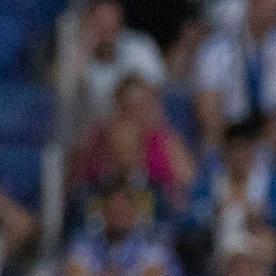 CORNELLÀ DE LLOBREGAT, 16/08/2026.- El centrocampista británico del RCD Espanyol Tyrhys Dolan (i) lucha con Jeremy Toljan, del Levante, durante el partido de la primera jornada de LaLiga que RCD Espanyol y Levante UD disputan hoy domingo en el RCDE Stadium. EFE/Marta Pérez