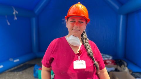 "Al sentir el terremoto volví a la escuela por mi hija y una niña de 10 años acabó muriendo en mis brazos"