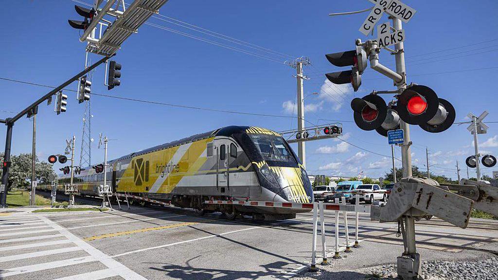 Por qué más de 200 personas han muerto en las vías del tren Brightline que conecta Miami y Orlando