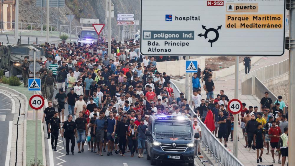 España tacha de “egoísta” la respuesta de algunos países de la UE y pide unidad ante la crisis migratoria en Ceuta