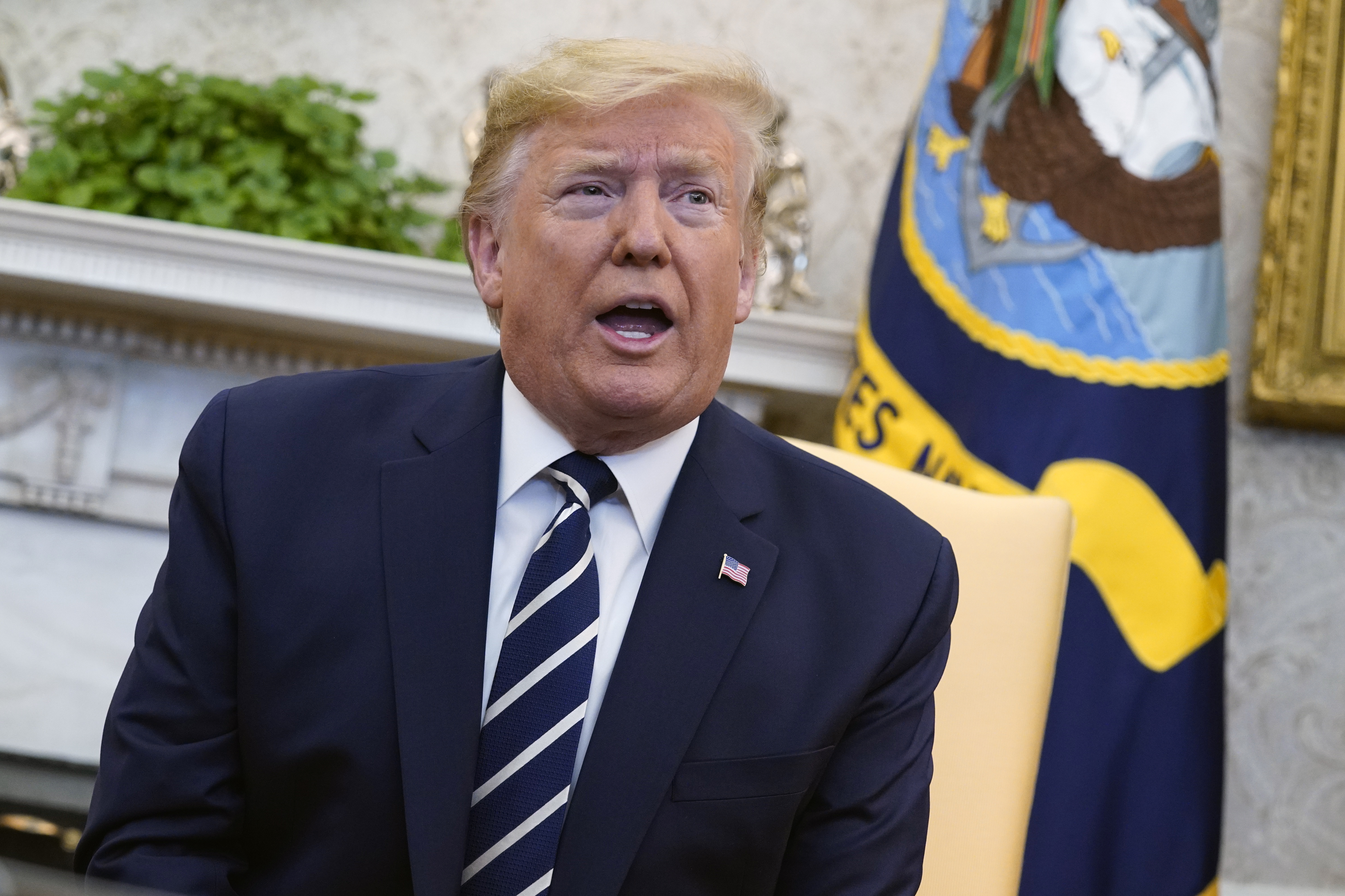 Trump amenaza con bombardear "sin piedad" a Omán si se interpone en el diálogo con Irán