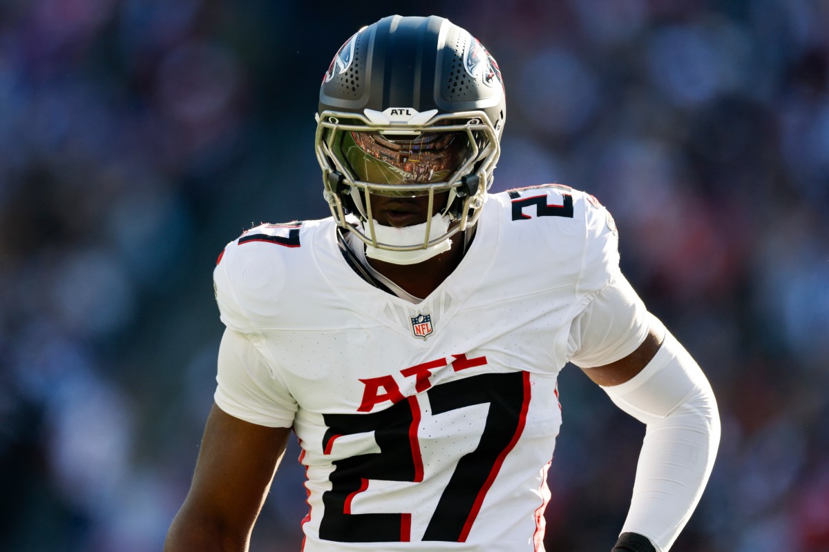 NFL suspende a ala defensiva de los Falcons, James Pearce Jr. y otros tres jugadores