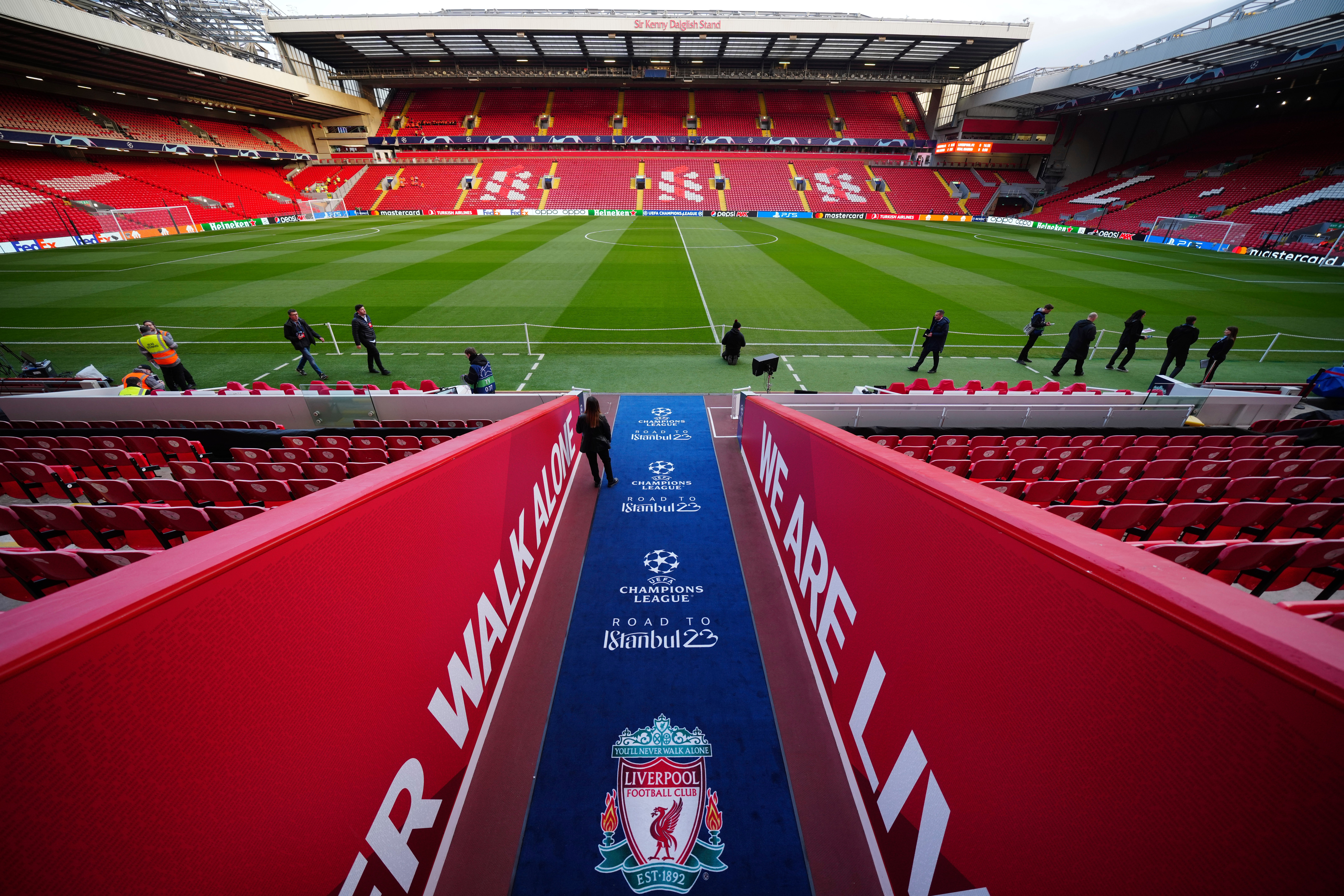 Liverpool tiene a Jeff Bezos entre sus nuevos inversores tras venta del 30% de sus acciones