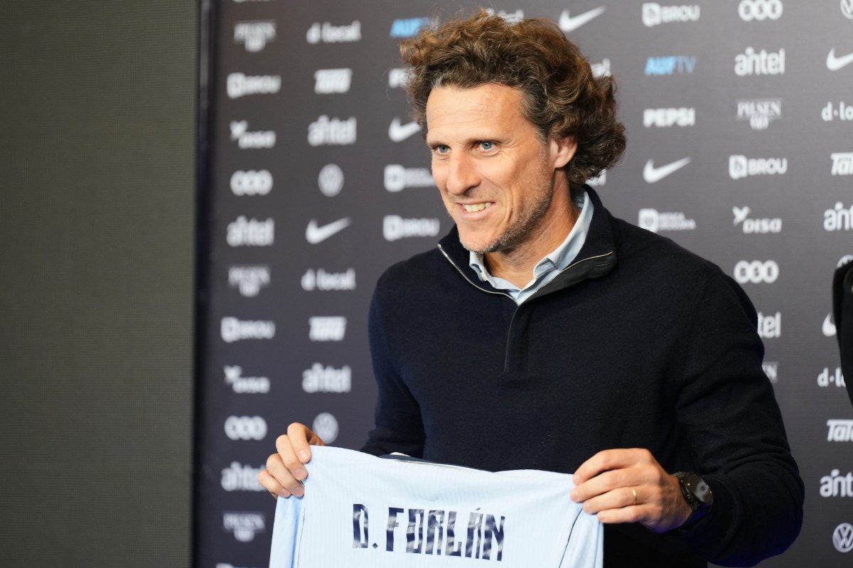 Diego Forlán no descarta nueva convocatoria de Luis Suárez a la selección de Uruguay