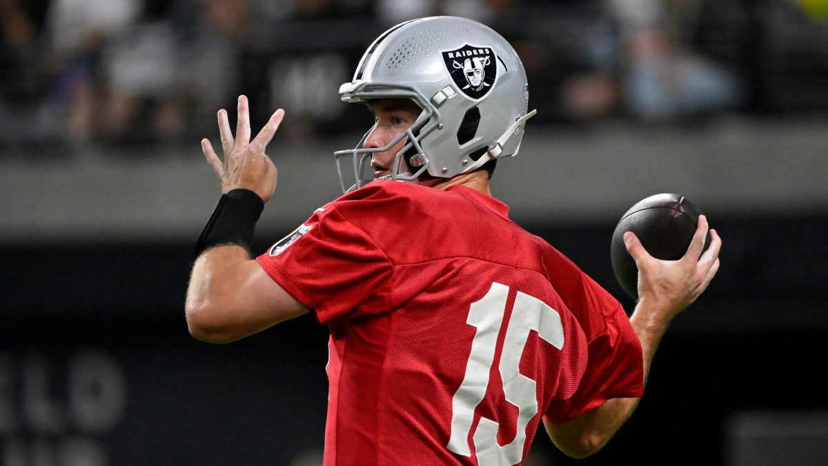 Entrenador de Raiders adelanta que Fernando Mendoza debutará el jueves: “Tengo muchas ganas de verlo en el campo”