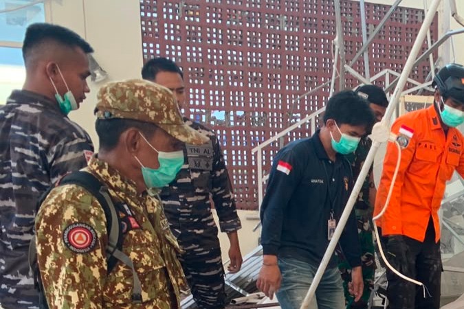 Indonesia sube a más de 50 los muertos tras el terremoto de 7.7 grados