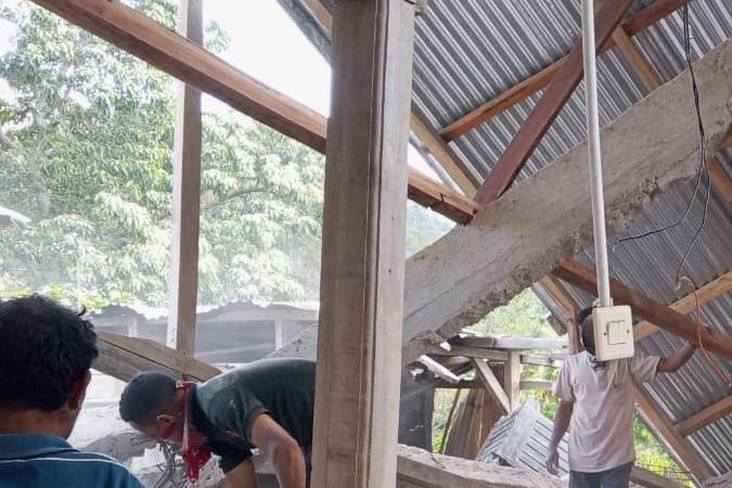 Indonesia sube a más de 50 los muertos tras el terremoto de 7.7 grados