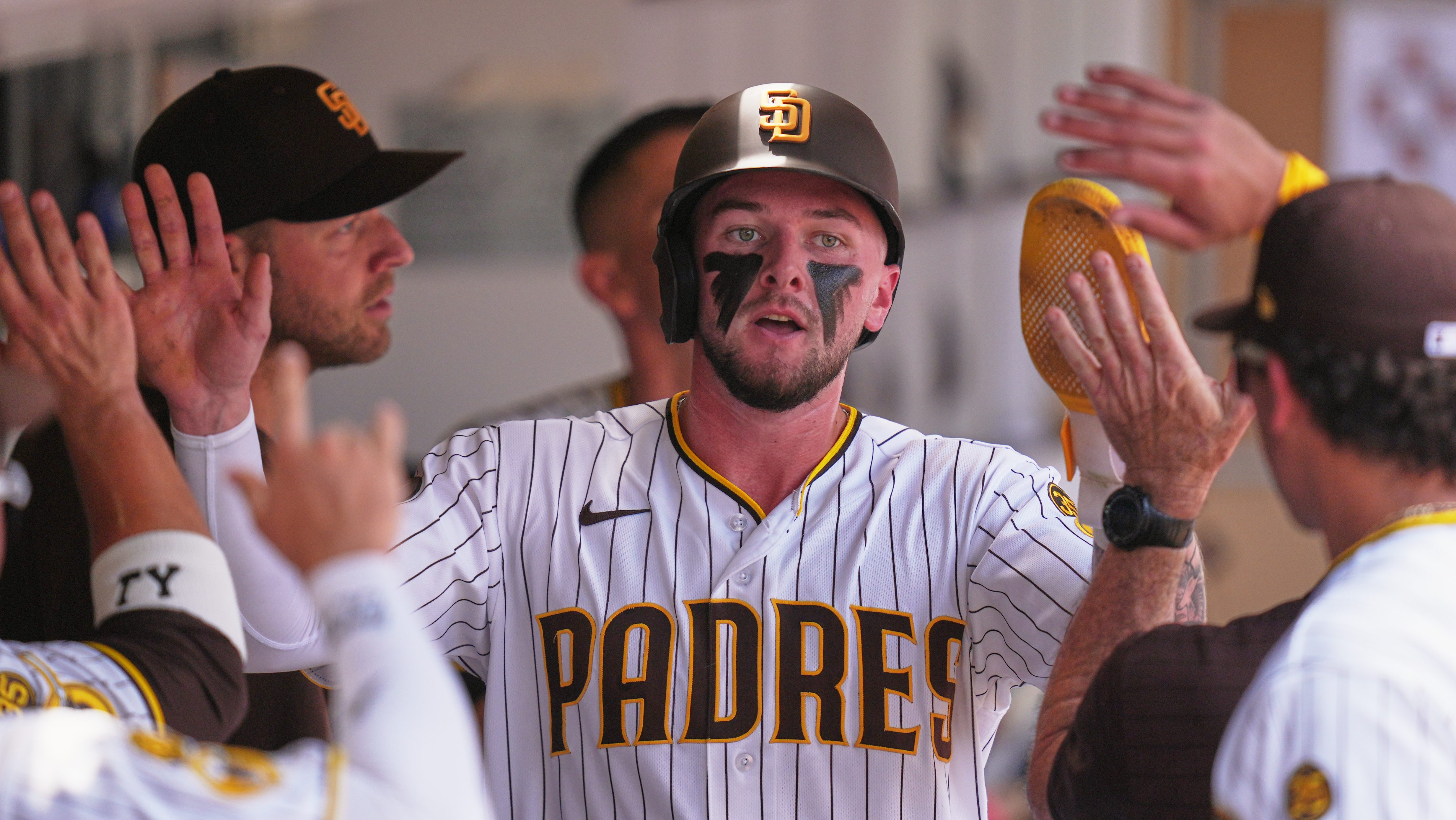 Hermanos Buss, exdueños de Lakers, se incorporarán al nuevo grupo propietario de San Diego Padres