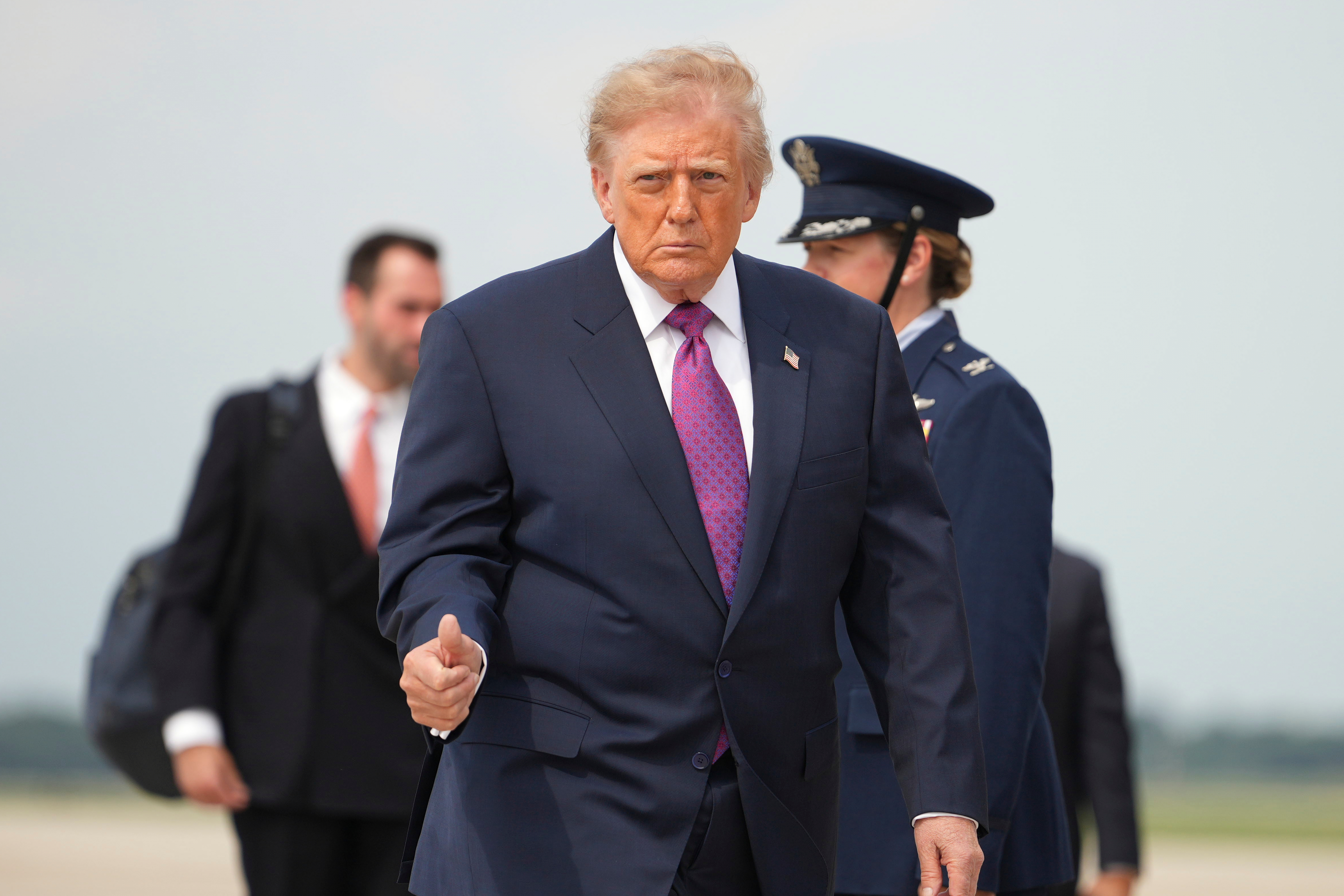 Trump plantea cambiar el nombre del océano Atlántico o del Pacífico por "océano América"