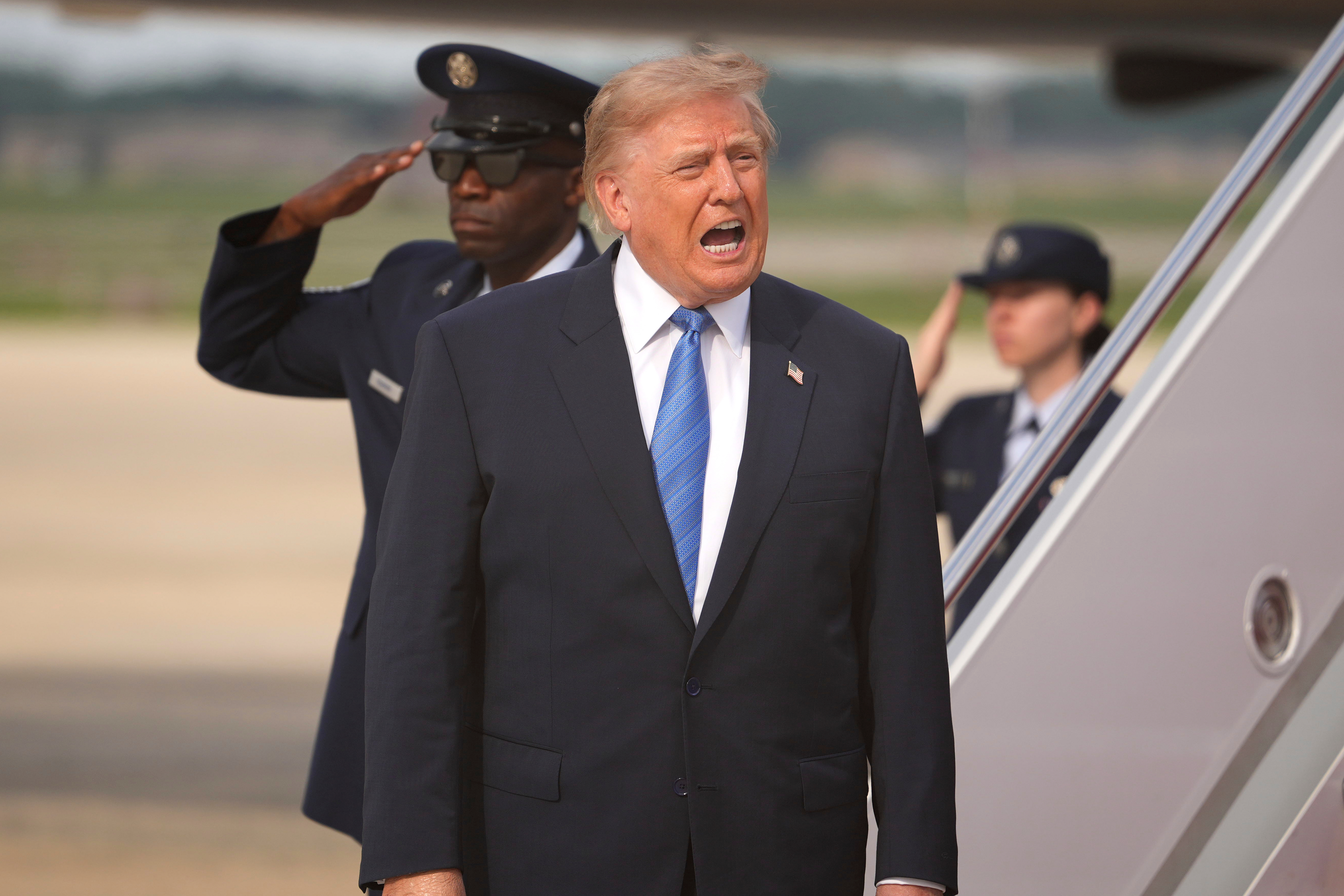 Trump dice que Irán es "oficialmente una nación fallida y acabada" tras reinicio de ataques de EE.UU.