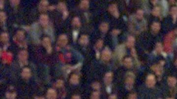 George Weah disputa un balón por aire con el AC MIlan, equipo en el que fue compañero de Franco Baresi.