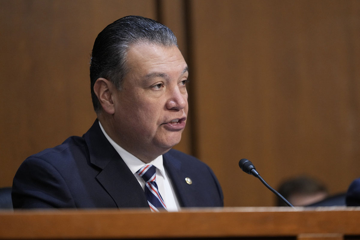 Alex Padilla y otros líderes de California se unen ante recortes millonarios en fondos federales