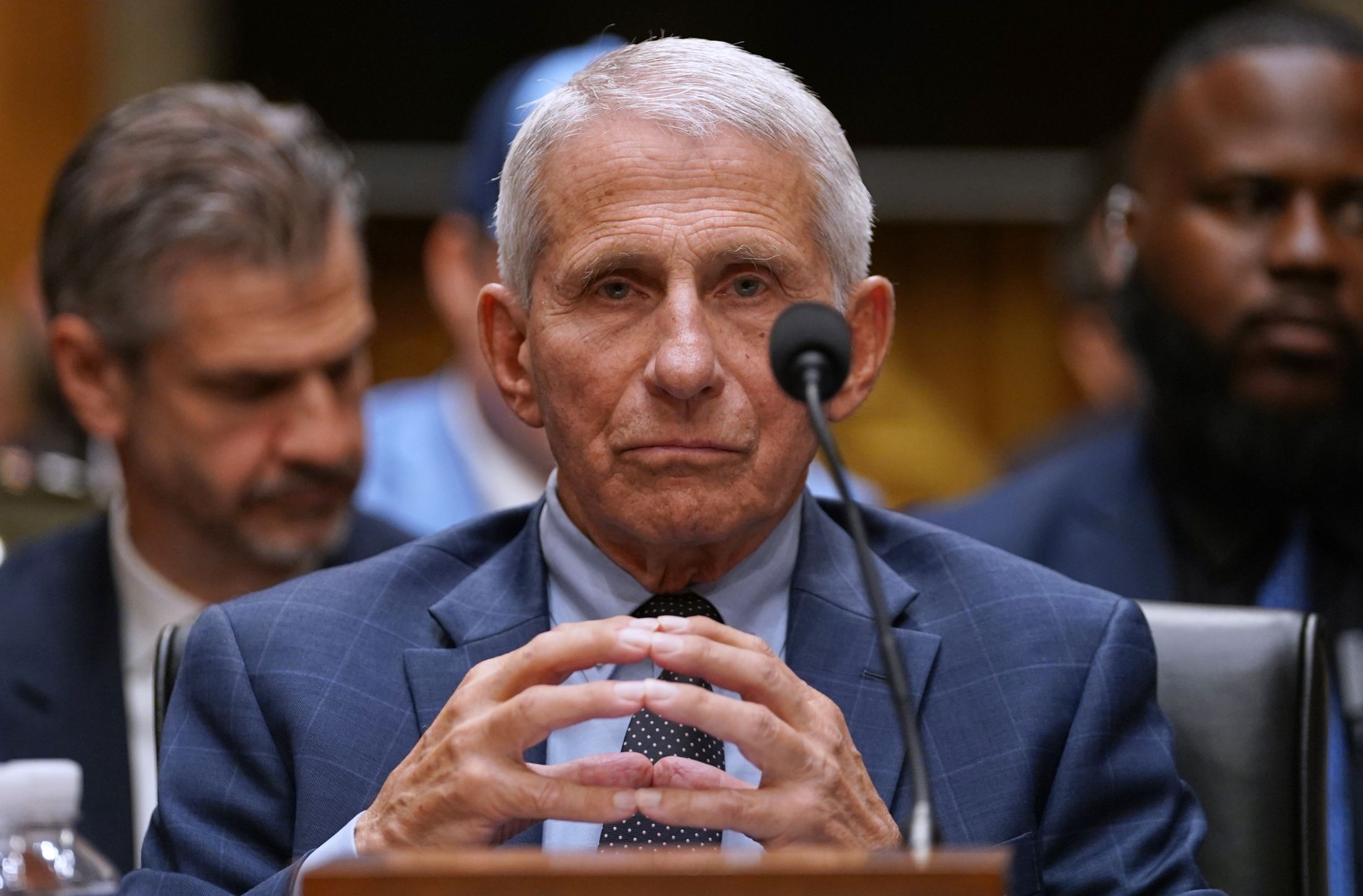 Comité del Senado declara en desacato a Anthony Fauci por negarse a responder sobre el COVID-19