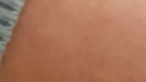 La clave del truco es espolvorear bicarbonato de sodio alrededor del inodoro y dejar actuar.