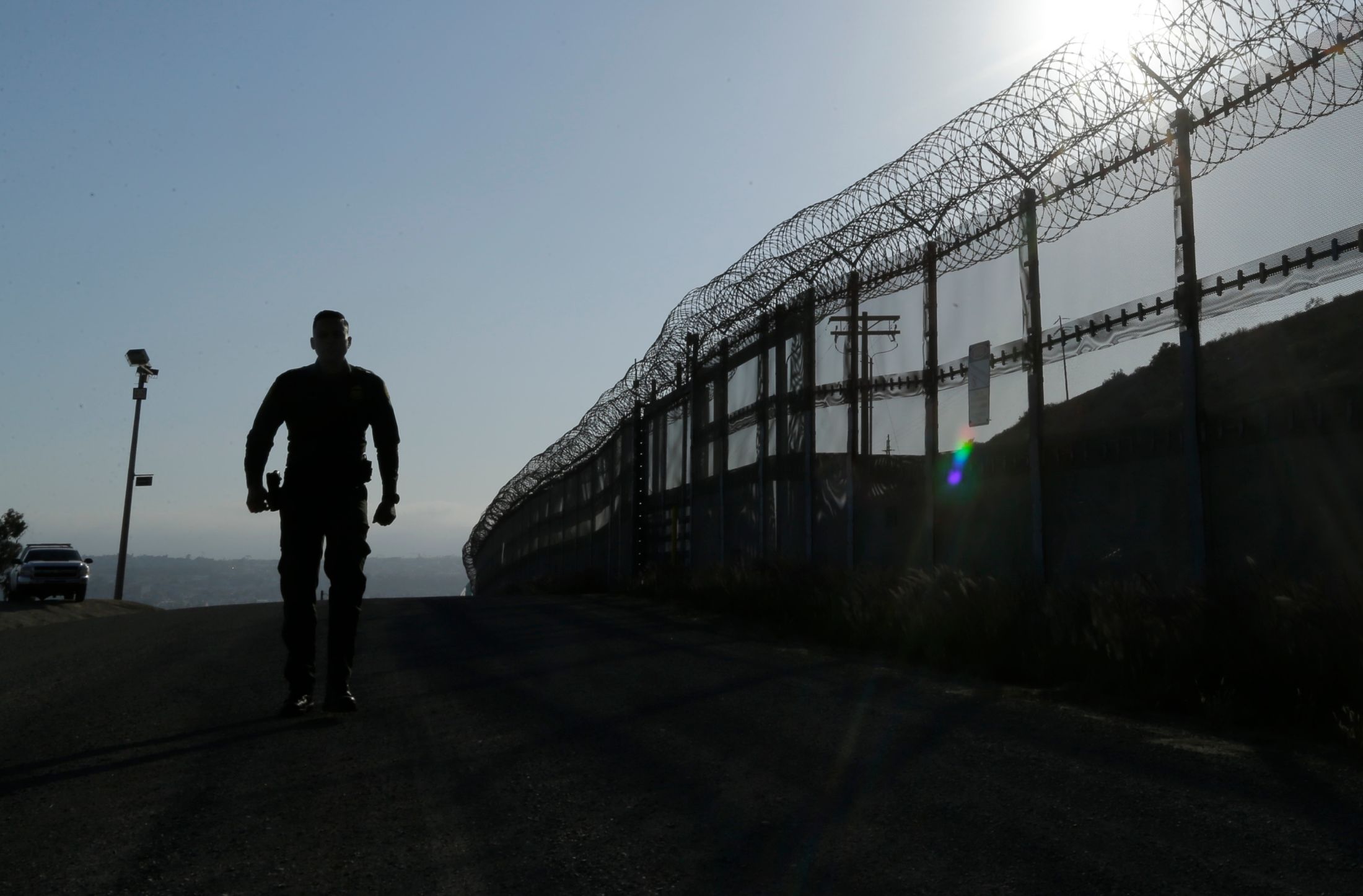 CBP destina $36 millones a cuatro firmas para cobrar multas a inmigrantes deportados