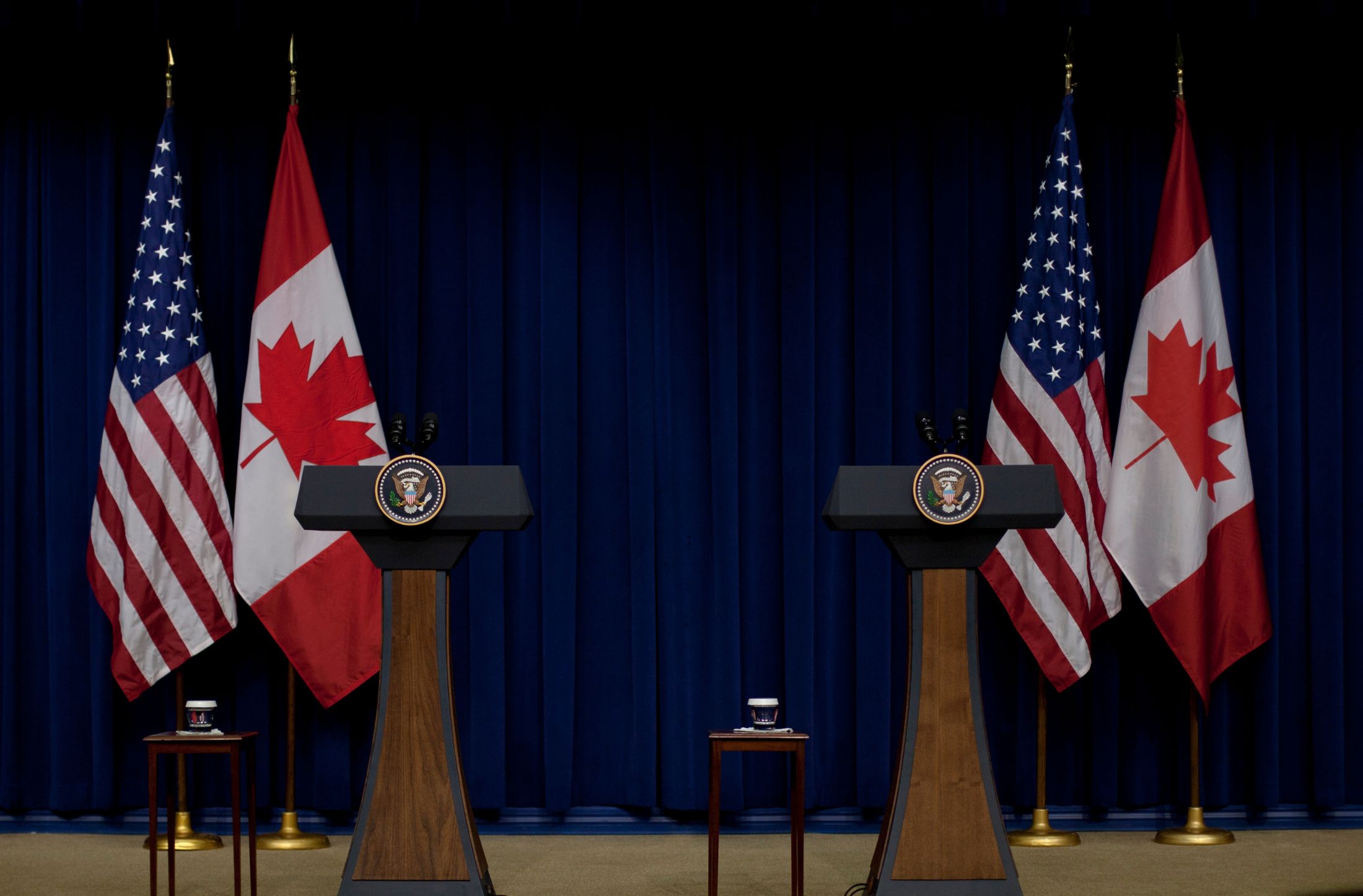 Canadá impone aranceles a 700 productos de EE.UU.; Trump dice que buscan "llevar a la quiebra" al país