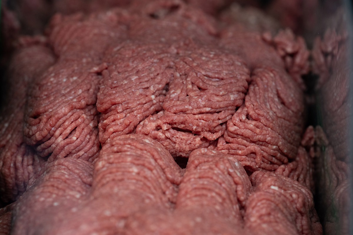 Republicanos estallan en contra de Trump por beneficiar la importación de carne molida