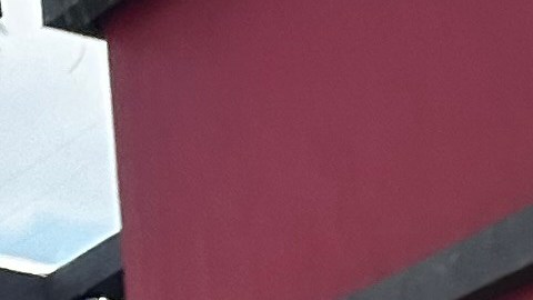 Velas permanecen encendidas cerca del lugar donde César Gastélum, un influencer de redes sociales, fue asesinado la noche anterior en Culiacán, México, el miércoles 5 de agosto de 2026.