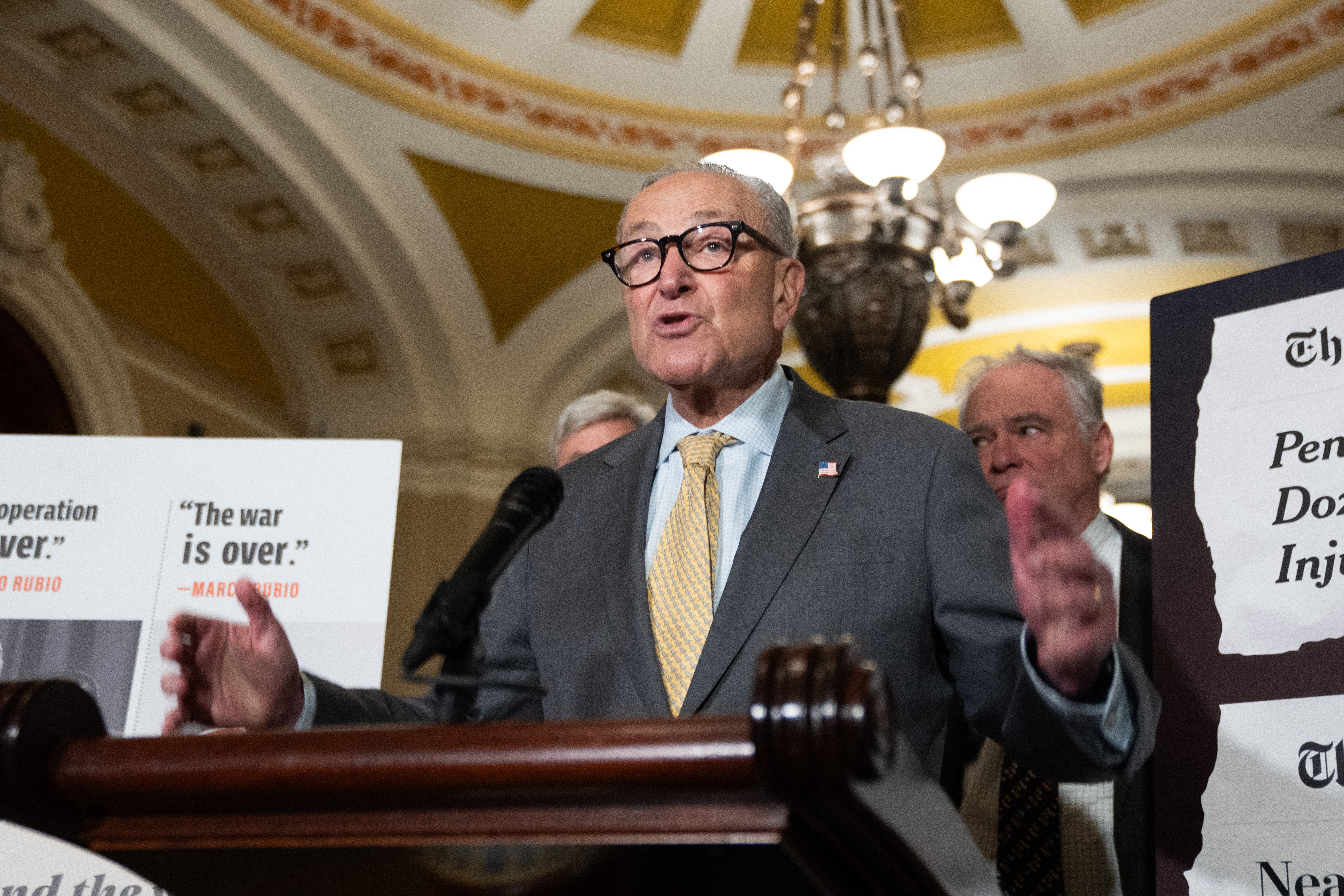 Chuck Schumer condena el memorando de entendimiento de Trump con Irán, como un fracaso de la política exterior
