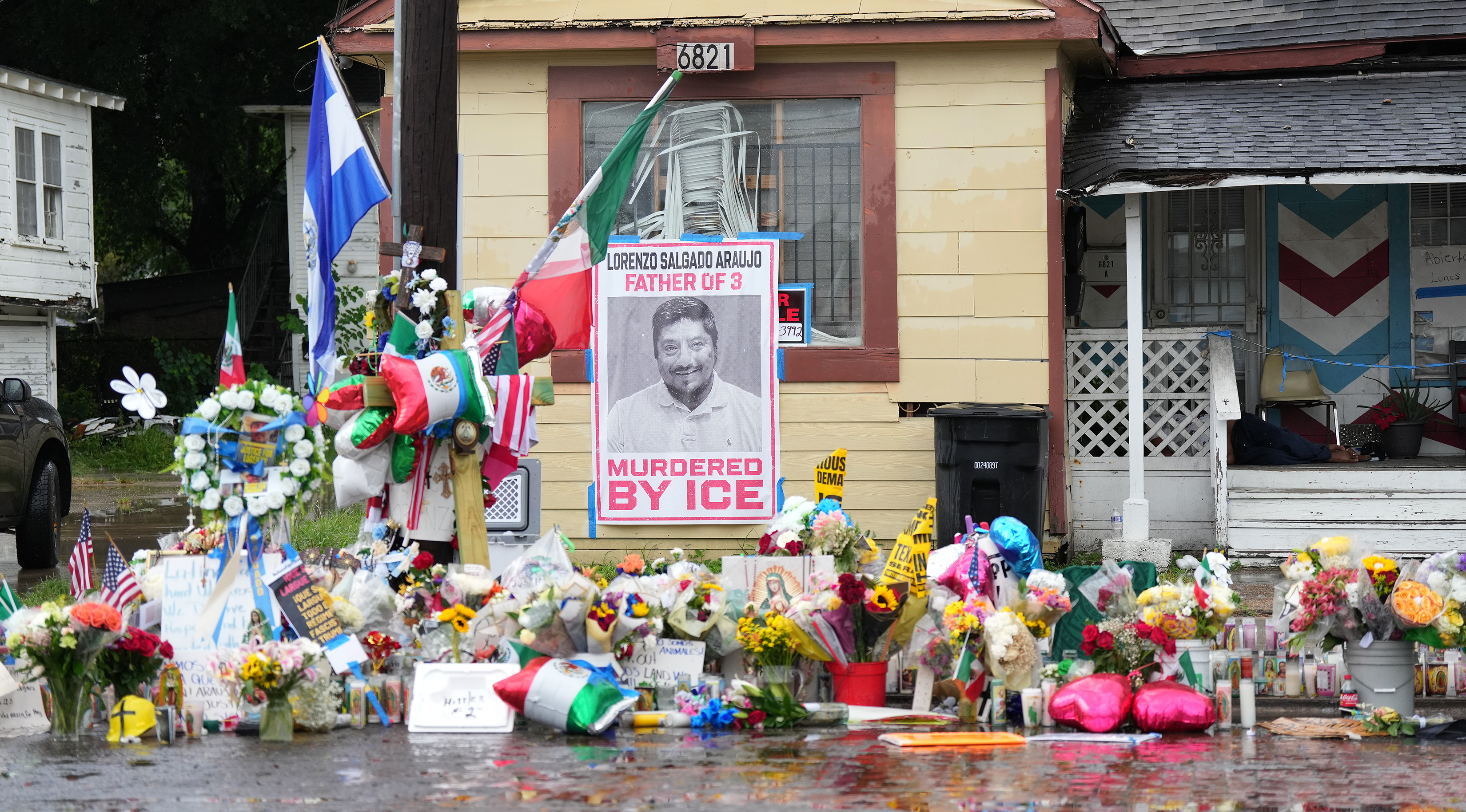 Demócratas acusan al ICE de ocultar evidencia en la muerte del mexicano Lorenzo Salgado