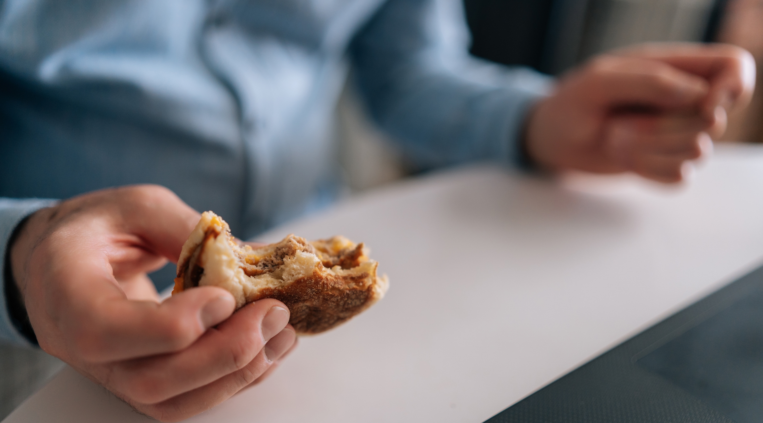 Intervalos más largos entre comidas se asocian con enfermedades crónicas