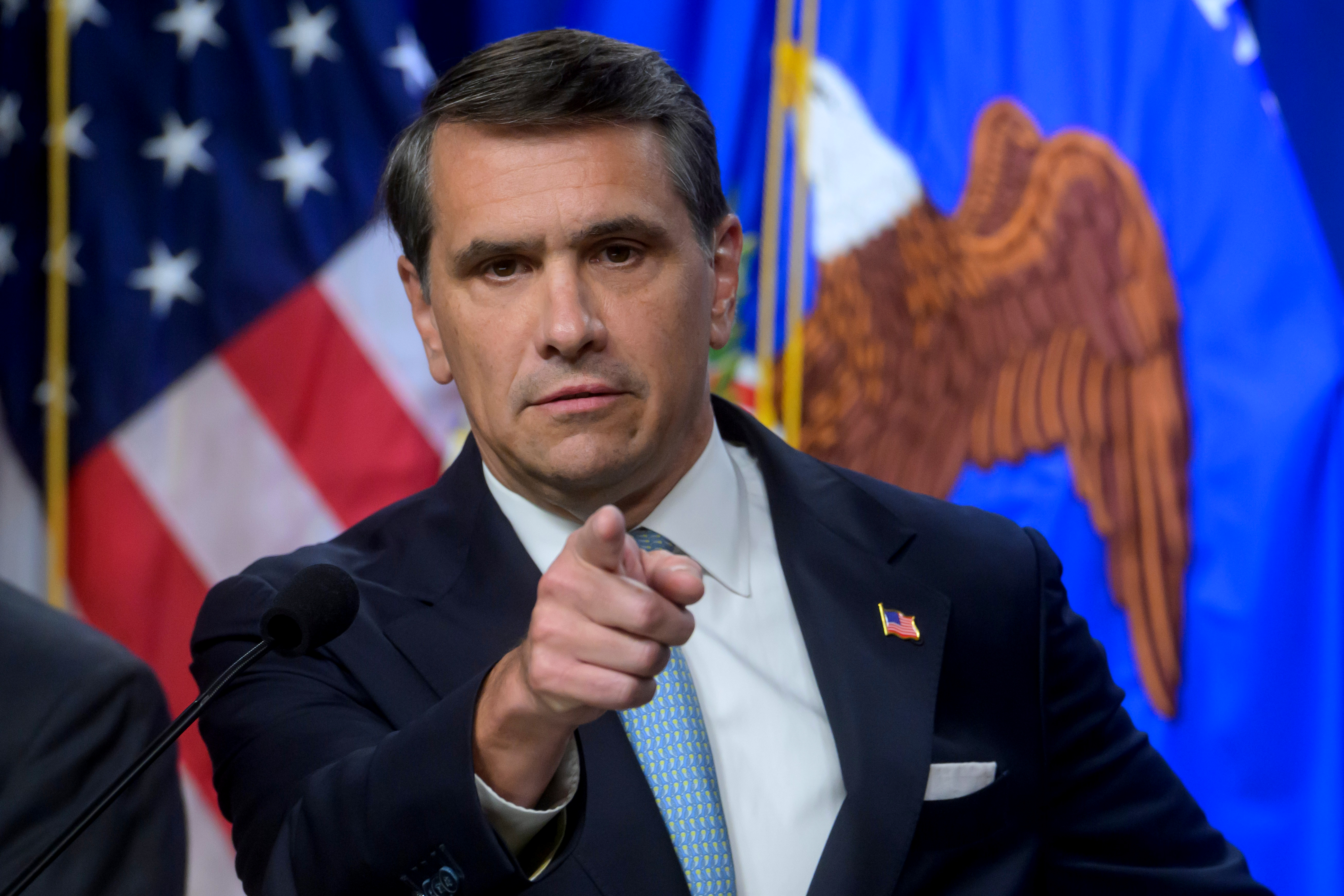 DOJ acusa a 11 personas de operar red de matrimonios fraudulentos para obtener Green Cards