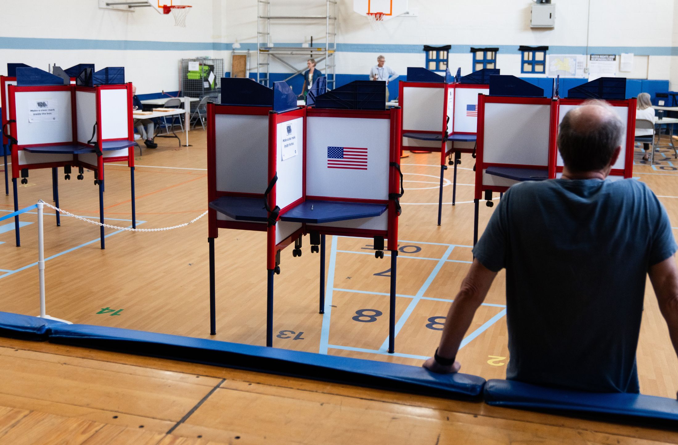 Trump alista 1,000 observadores del DOJ para vigilar elecciones de noviembre 2026