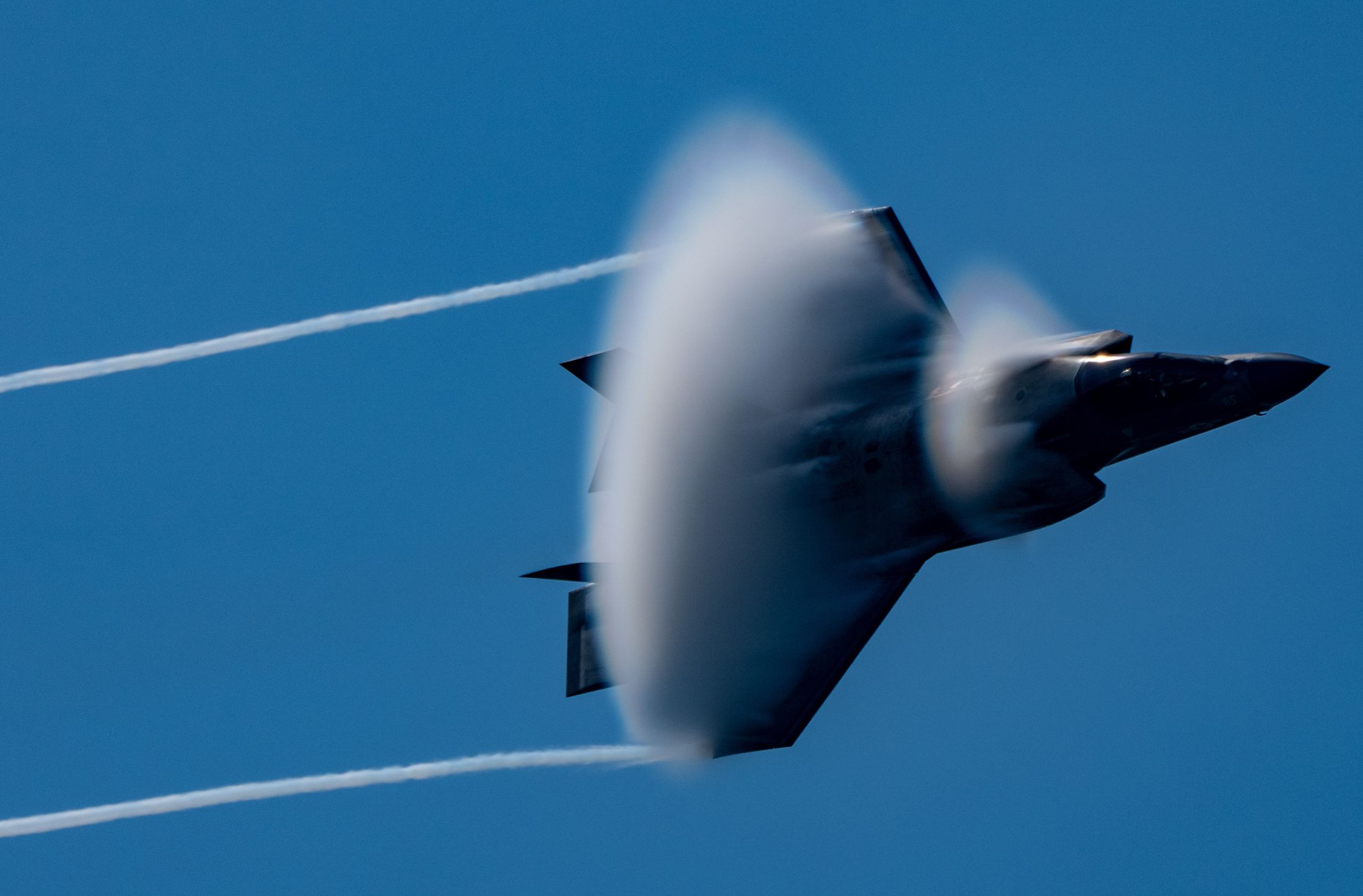 Investigan caída de avión F-35B de Marines en base militar de California; piloto sobrevivió