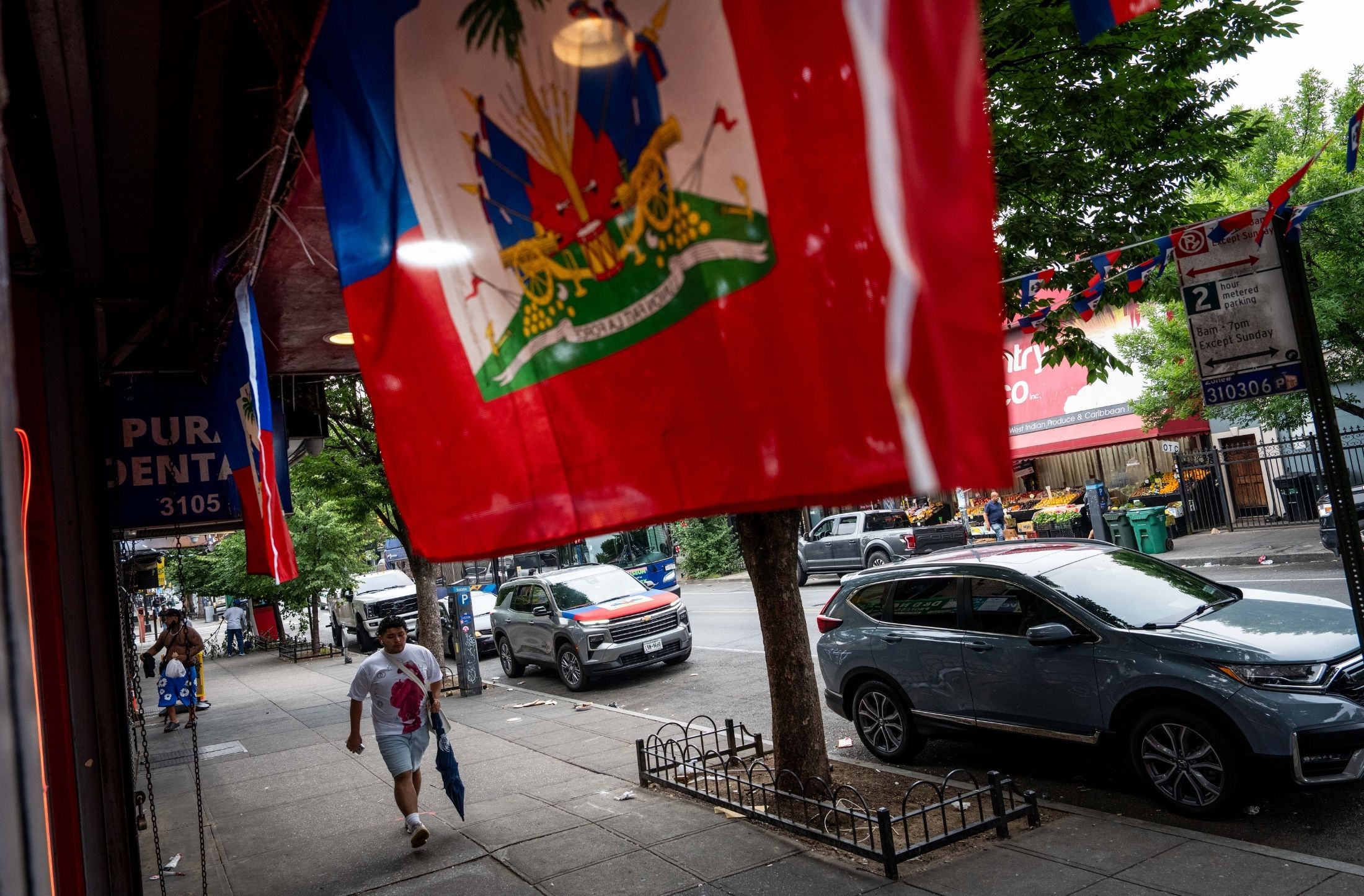 “Peor que el COVID”: así golpea el fin del TPS a un restaurante haitiano en Brooklyn