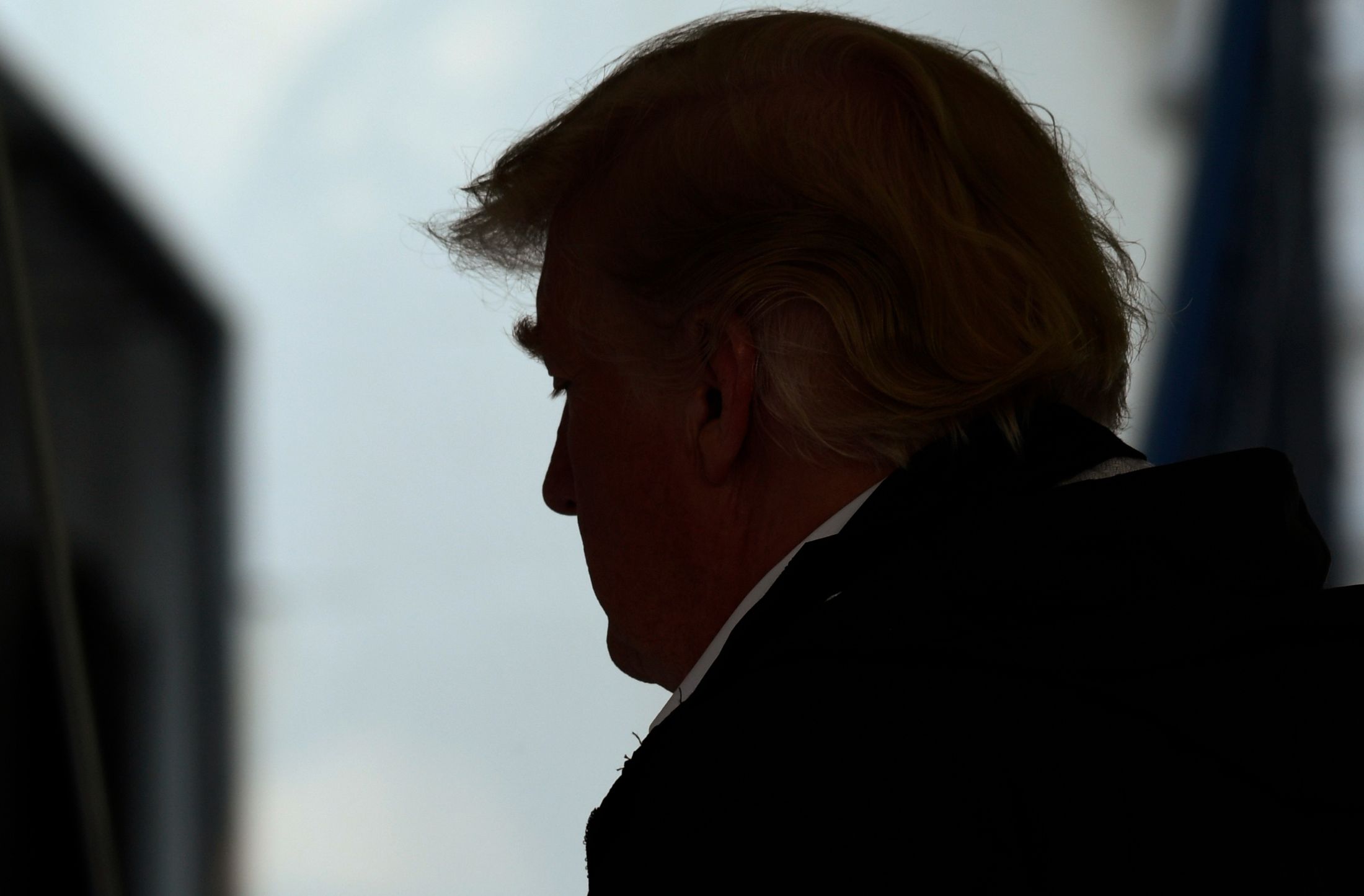 Trump cae a mínimo histórico y acusa a las encuestas de desmoralizar a los republicanos