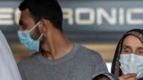 Familias afganas buscan estabilidad en EE.UU. mientras crece la incertidumbre migratoria.