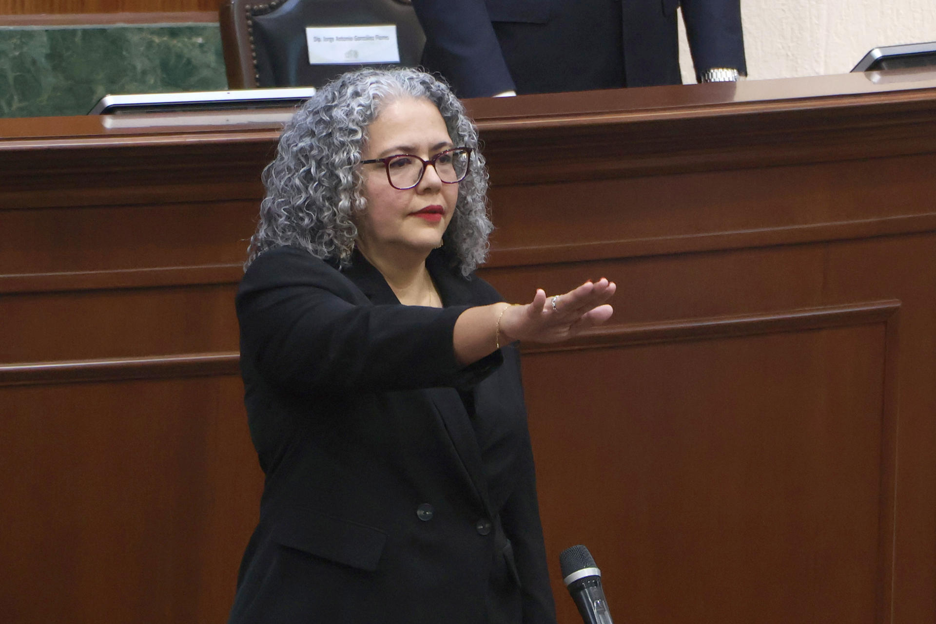 Graciela Domínguez Nava asume gubernatura de Sinaloa tras licencia de Rubén Rocha, señalado por narco