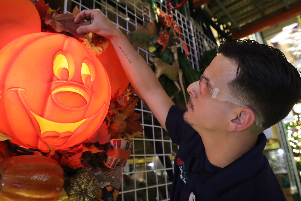 De Puerto Rico a Disney World: el boricua que crea parte de la magia de Halloween