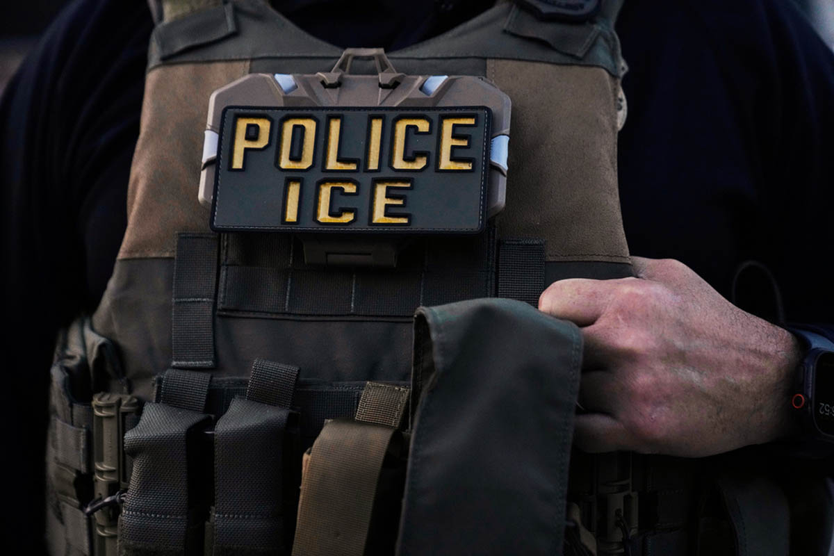 Agentes de ICE arrestan a madre e hija que habían logrado sobrevivir a un accidente vehicular