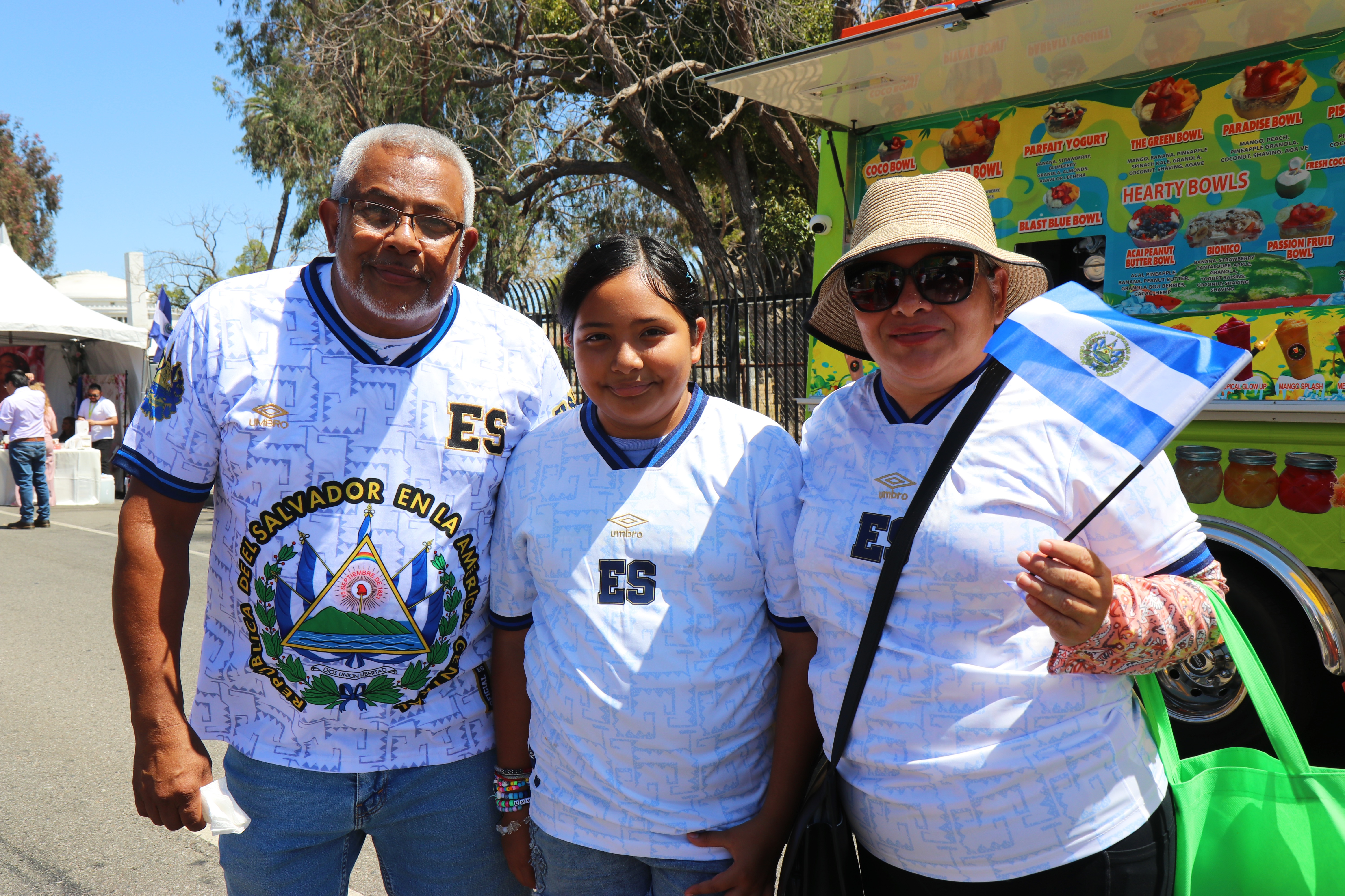 La comunidad salvadoreña en Los Ángeles celebra su día con un festival lleno de cultura, comida y tradición