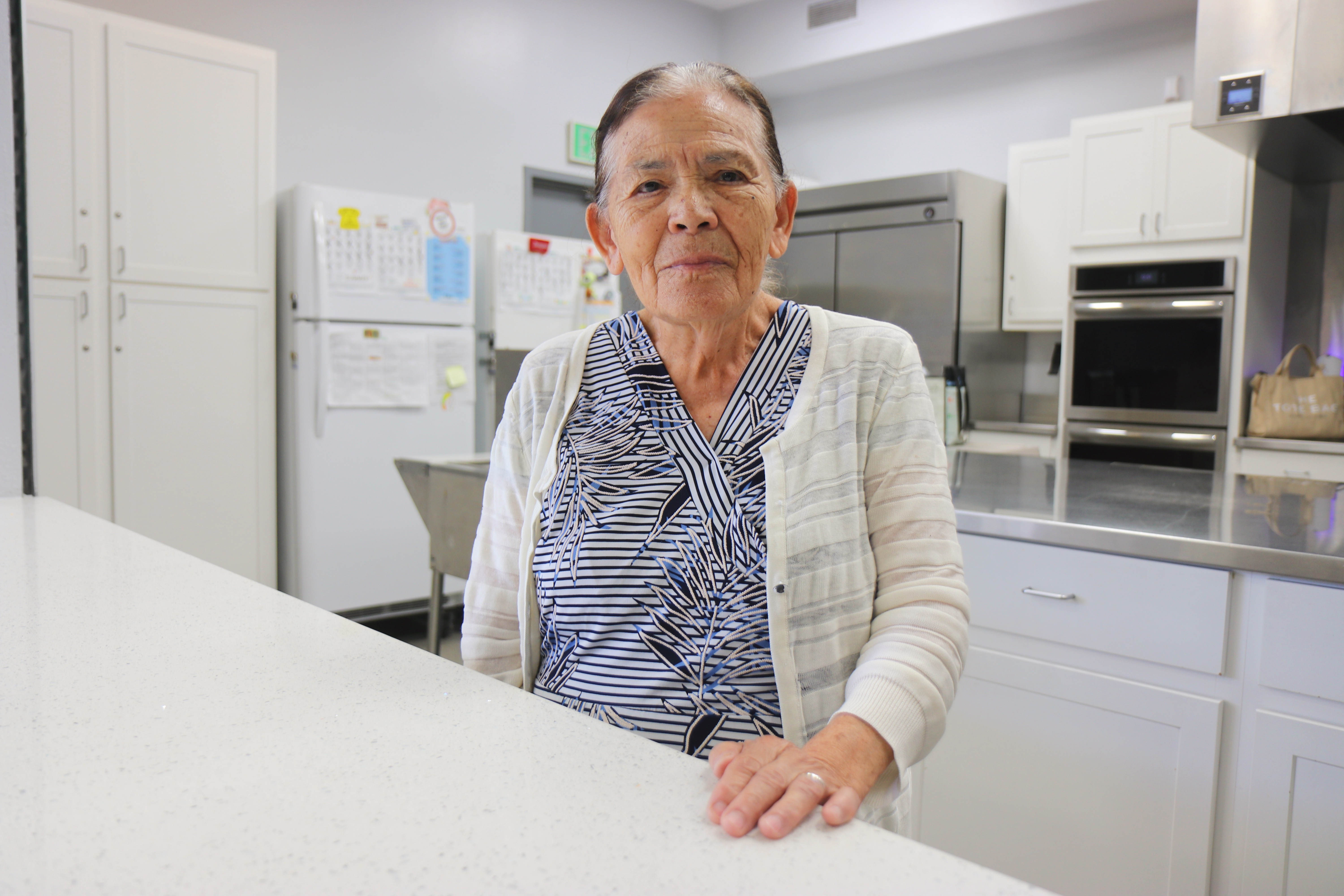 Adultos mayores encuentran una nueva familia en un centro de recursos de Santa Ana
