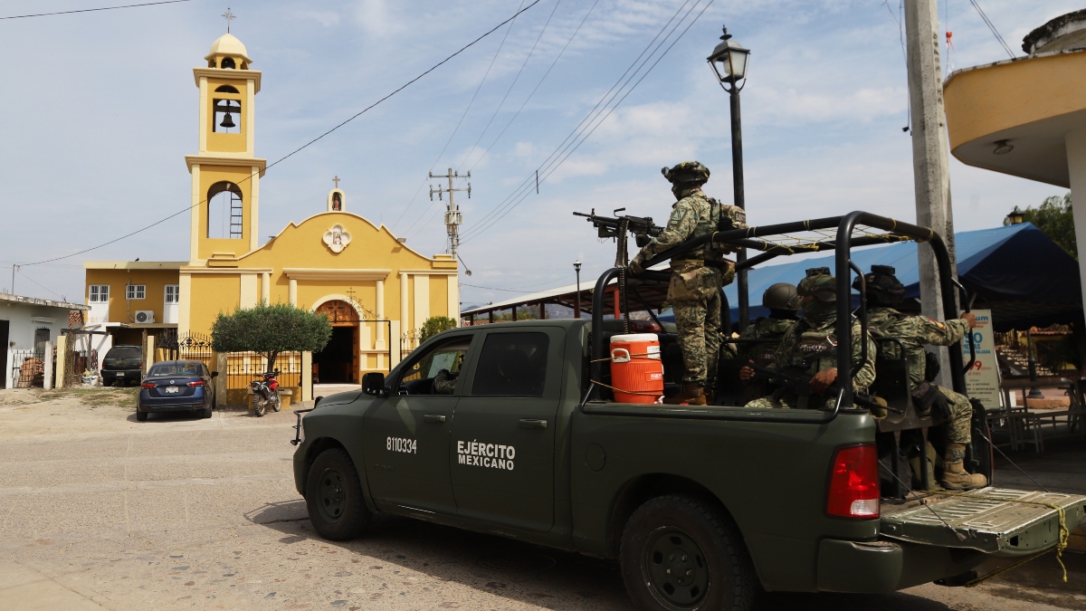Video: Sacerdote de Sinaloa tuvo que interrumpir la misa debido a una balacera afuera de la iglesia