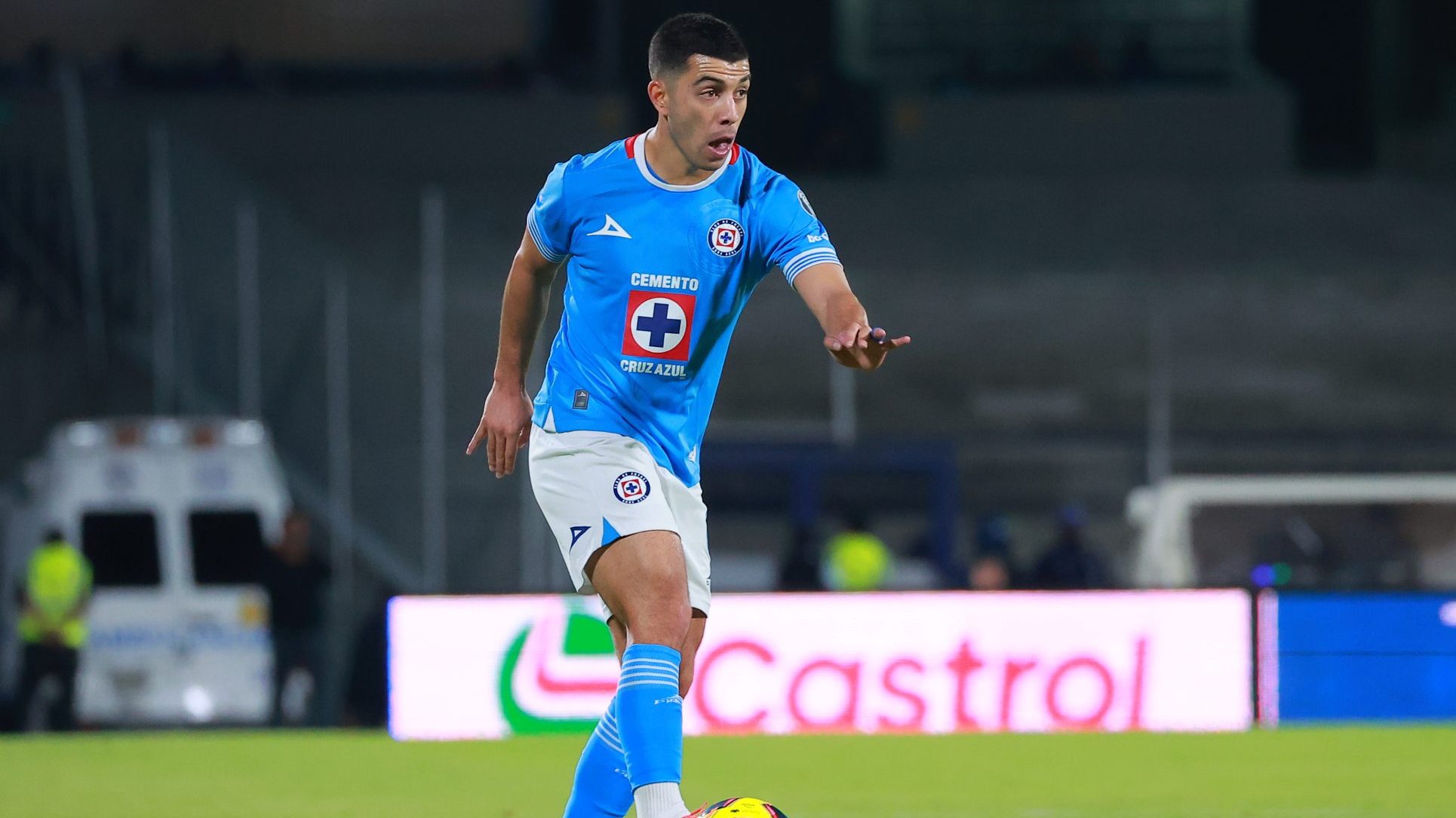 Cruz Azul congela el sueño europeo de Erik Lira por una baja oferta económica