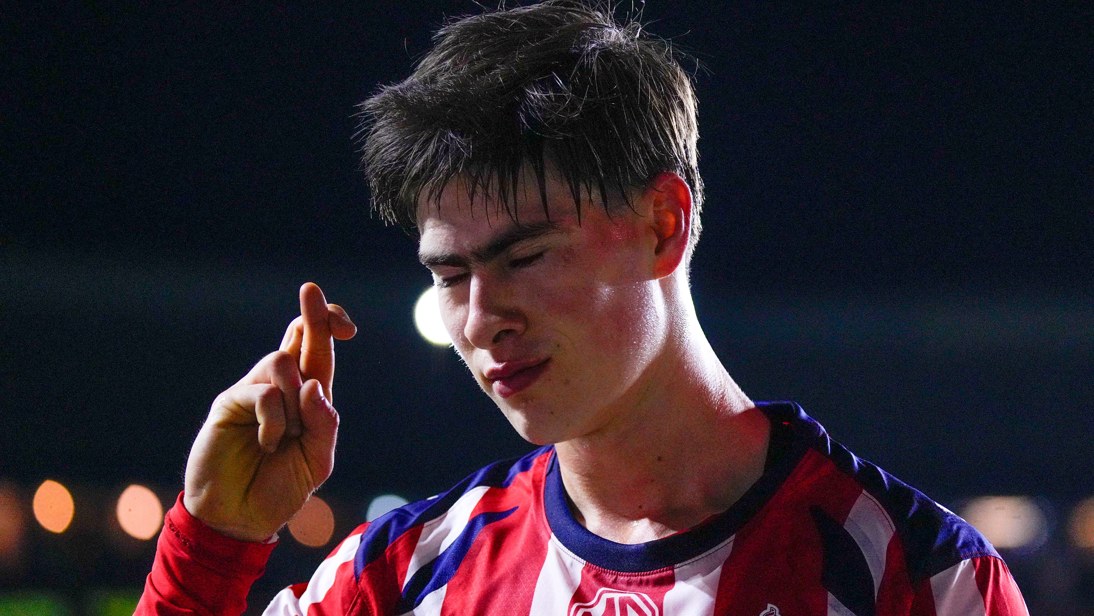 Olympiacos le da la bienvenida a la 'Hormiga' González al más puro estilo del anime